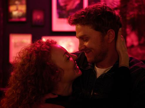 Mit LOVE ROULETTE bringt die bekannte Autorin, Moderatorin und nun auch Schauspielerin Yvonne Eisenring gemeinsam mit Stars wie Max Hubacher grosses Kino in unser Quartier.