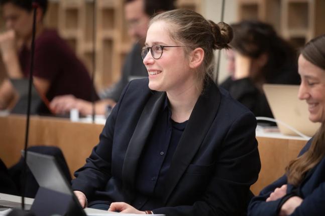 Im Vorfeld haben wir mit Lisa Diggelmann, Gemeinderätin im Kreis 10 und Co-Präsidentin der SP-Fraktion Zürich, über die Auswertung, politische Konsequenzen und persönliche Einschätzungen gesprochen.